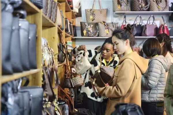 第三屆湖南永州·藍(lán)山國(guó)際皮具箱包博覽會(huì)開幕